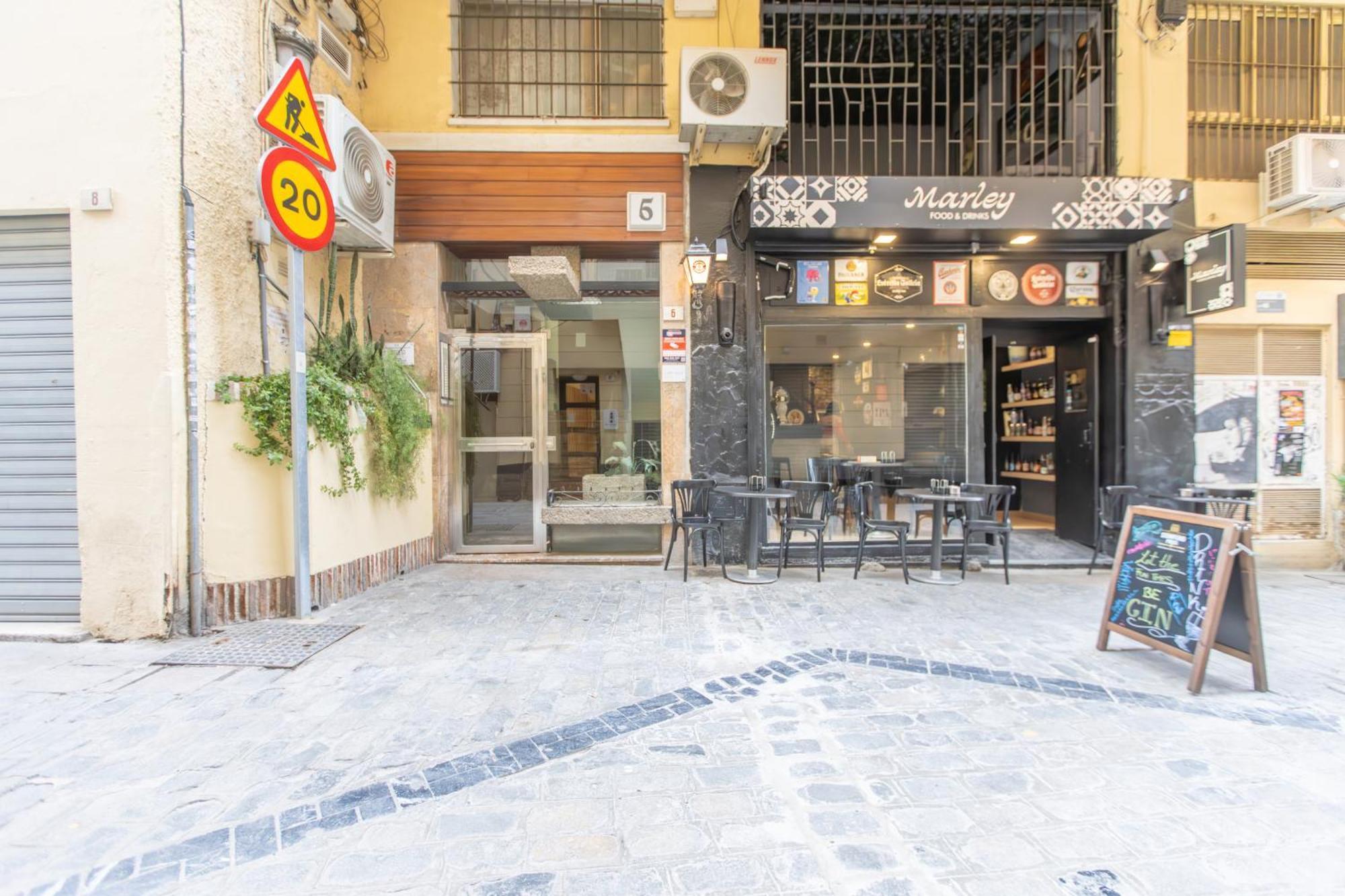 Homely Malaga San Juan De Letran Plaza De La Merced Екстериор снимка